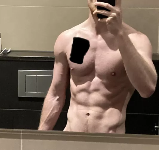 Feeling good after my workout [m]