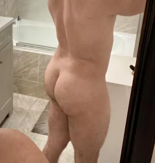 Guess what day it is! Guess what day it is!! LEGSDAY!! 🐪 🍑 🦵🏽OC