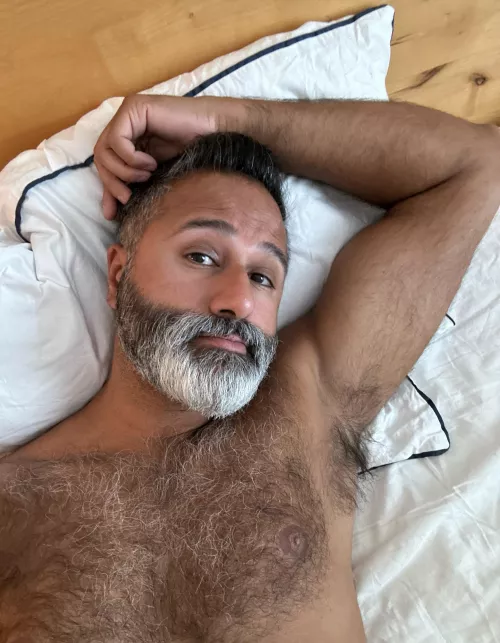 Hairy horny man, (40) HMU younger bottoms SC samchatting6