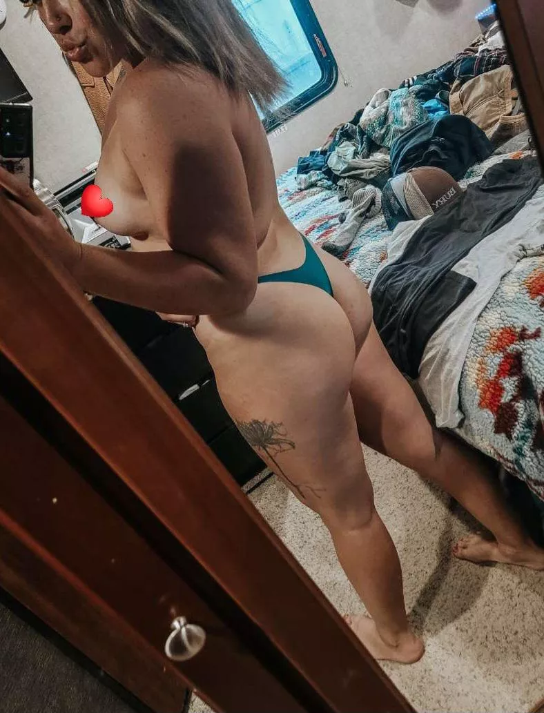 Hi here's some sunday funday booty(;