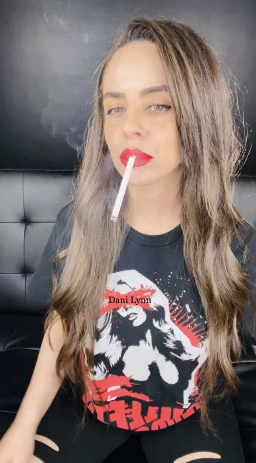 Hope your Saturday has been a smokey one 💋