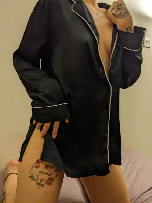 I'm definitely feeling myself tonight 🖤