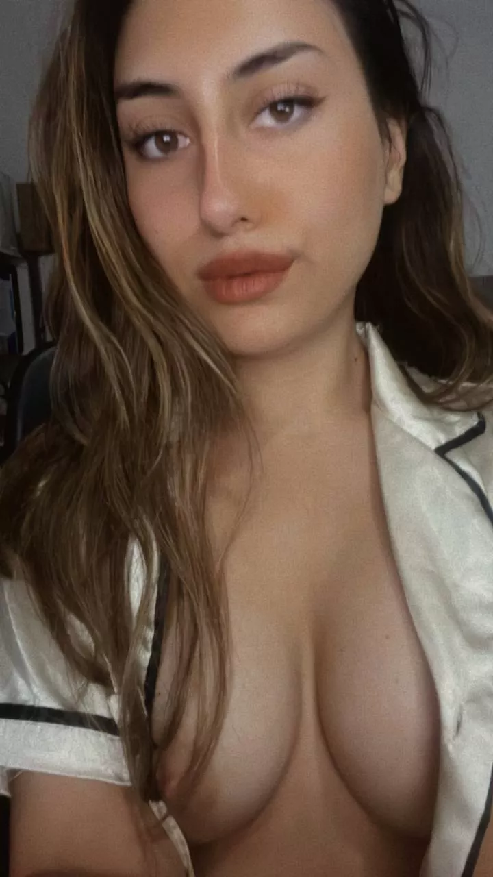 [IMAGE] This is all natural, I hope that's okay!