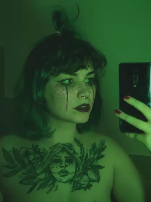 lemme just throw a little green lady on your feed 🤡💚