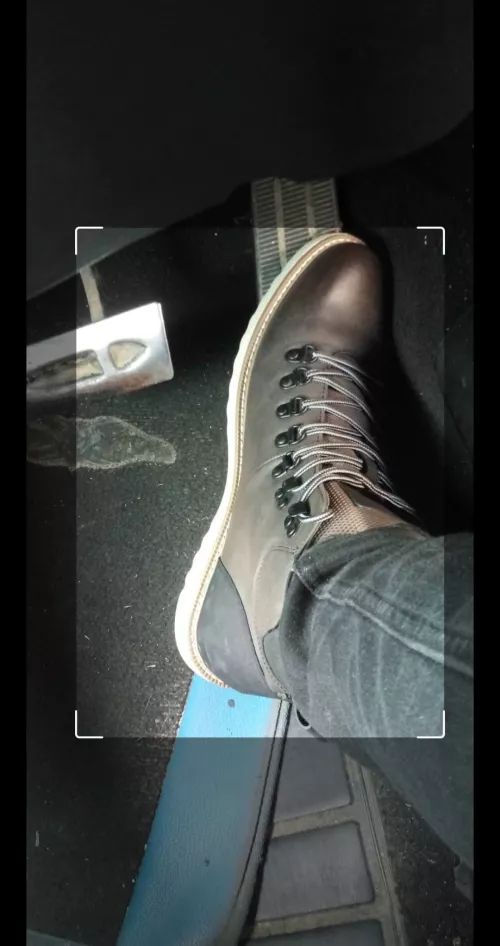 looking for these boots can anyone help?