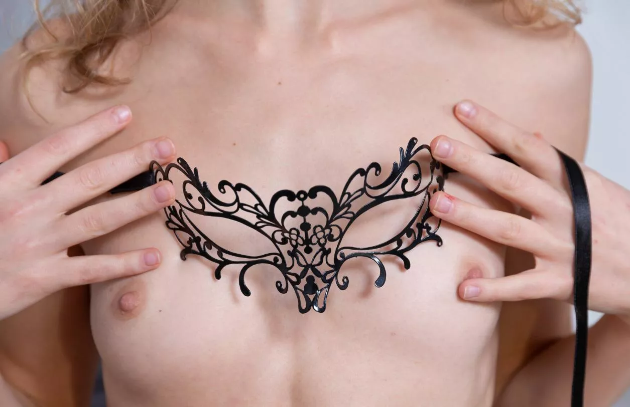 Masks down boobs up 🤫