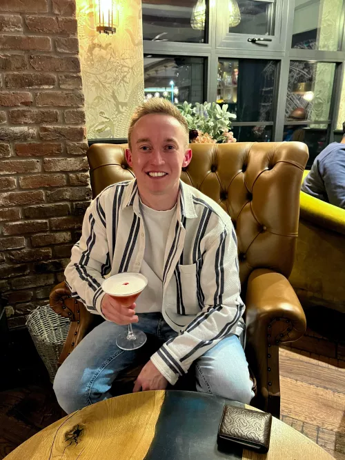 Moved house this weekend after an exhausting break up. Onwards & upwards, cheers 🍸🙌🏻👏🏻