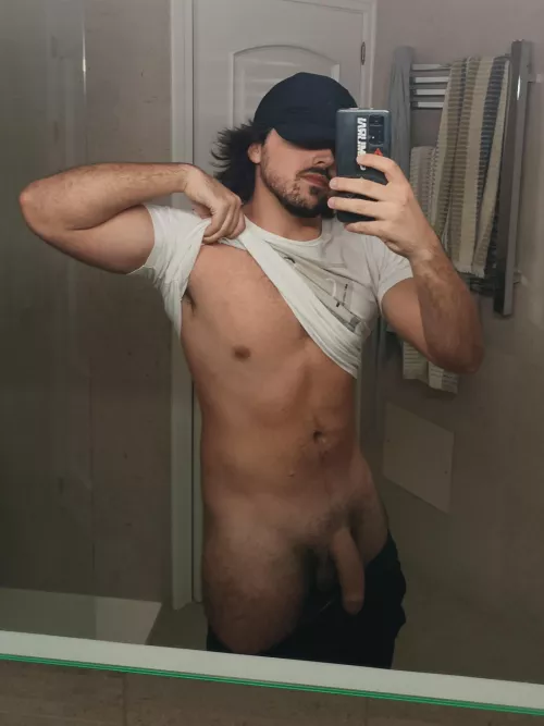 New here, anyone wanna give me a warm welcome?