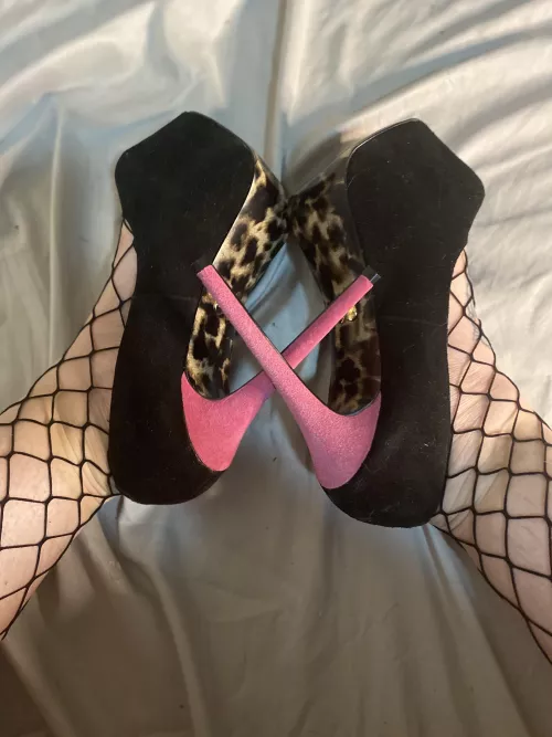 Pink and black makes me feel some sort of way 💕🖤