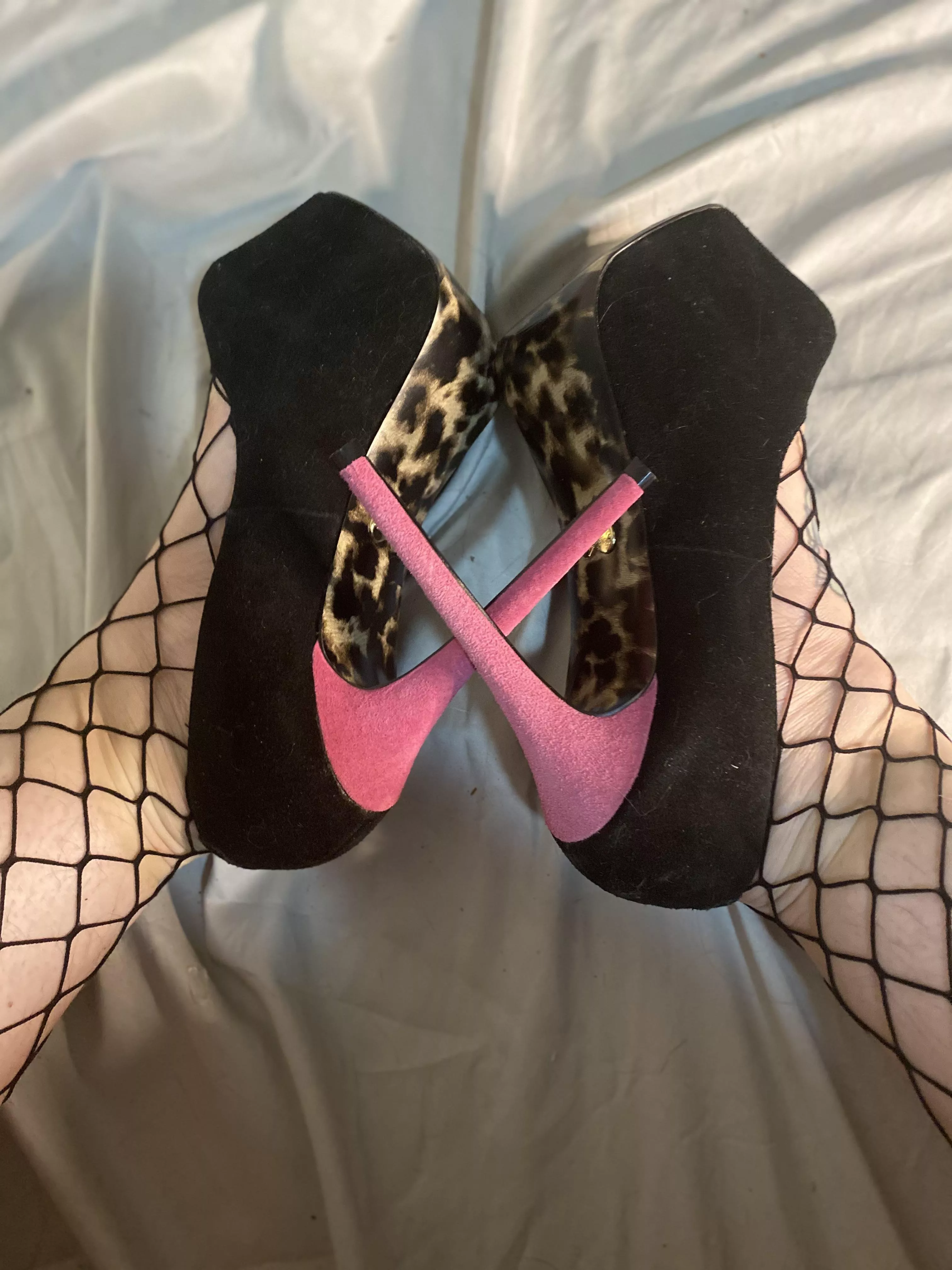 Pink and black makes me feel some sort of way 💕🖤