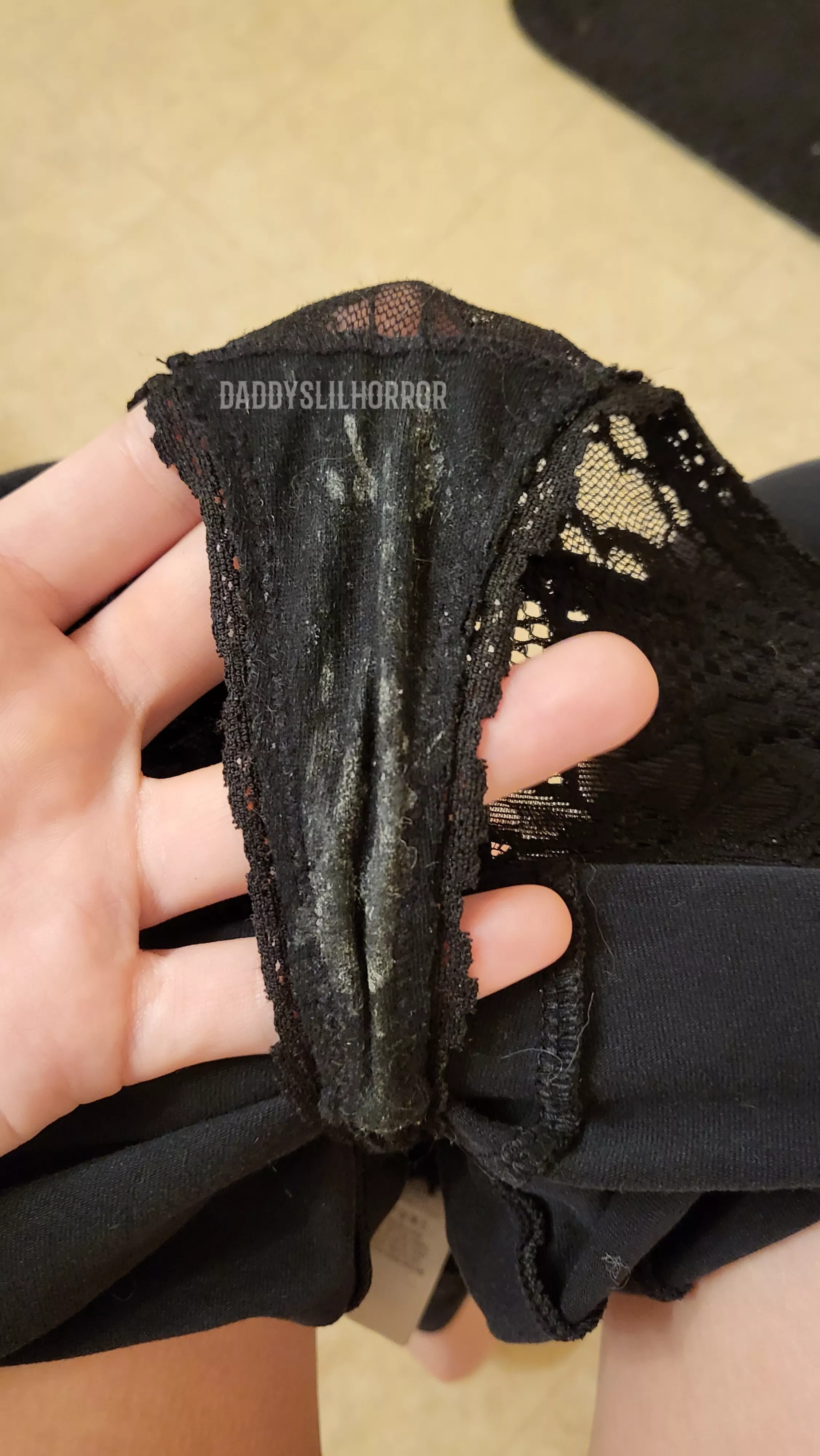 Sniff, Taste, or Cum In?