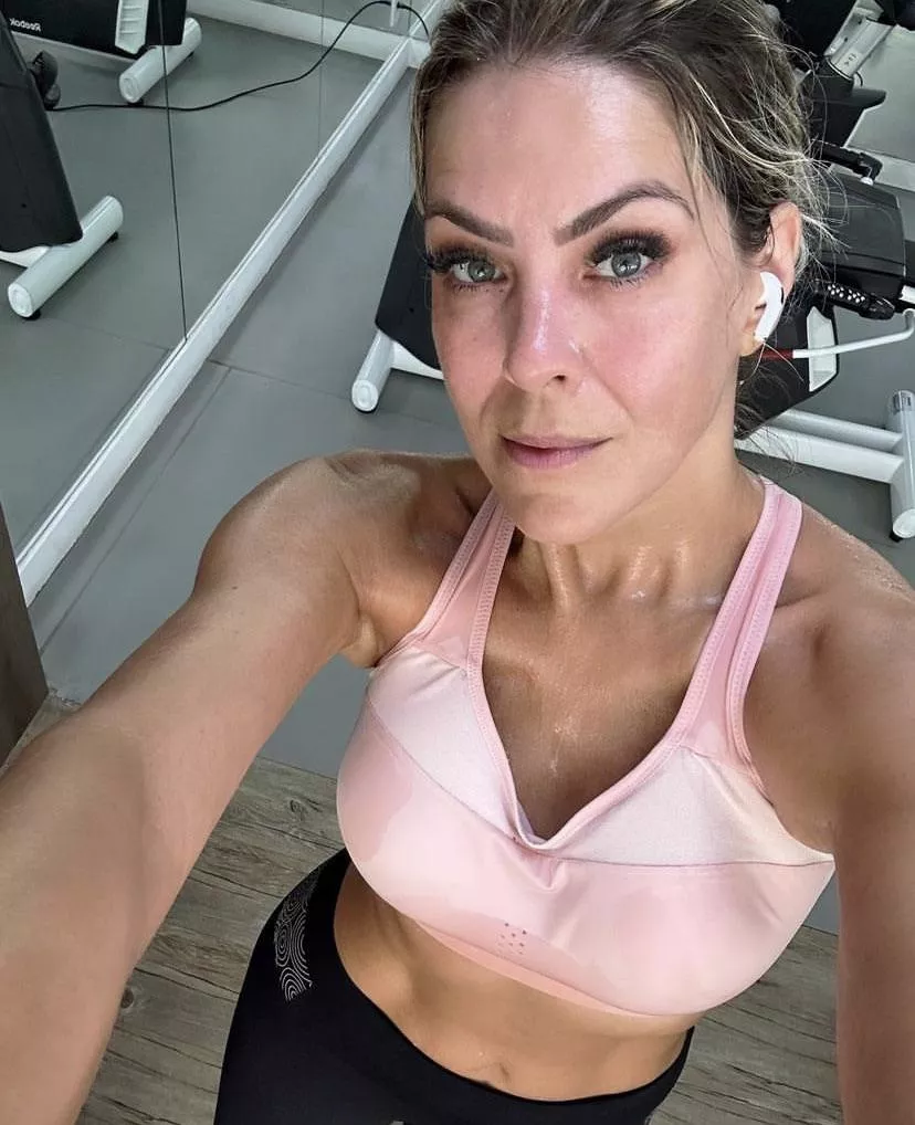 Sweaty milf