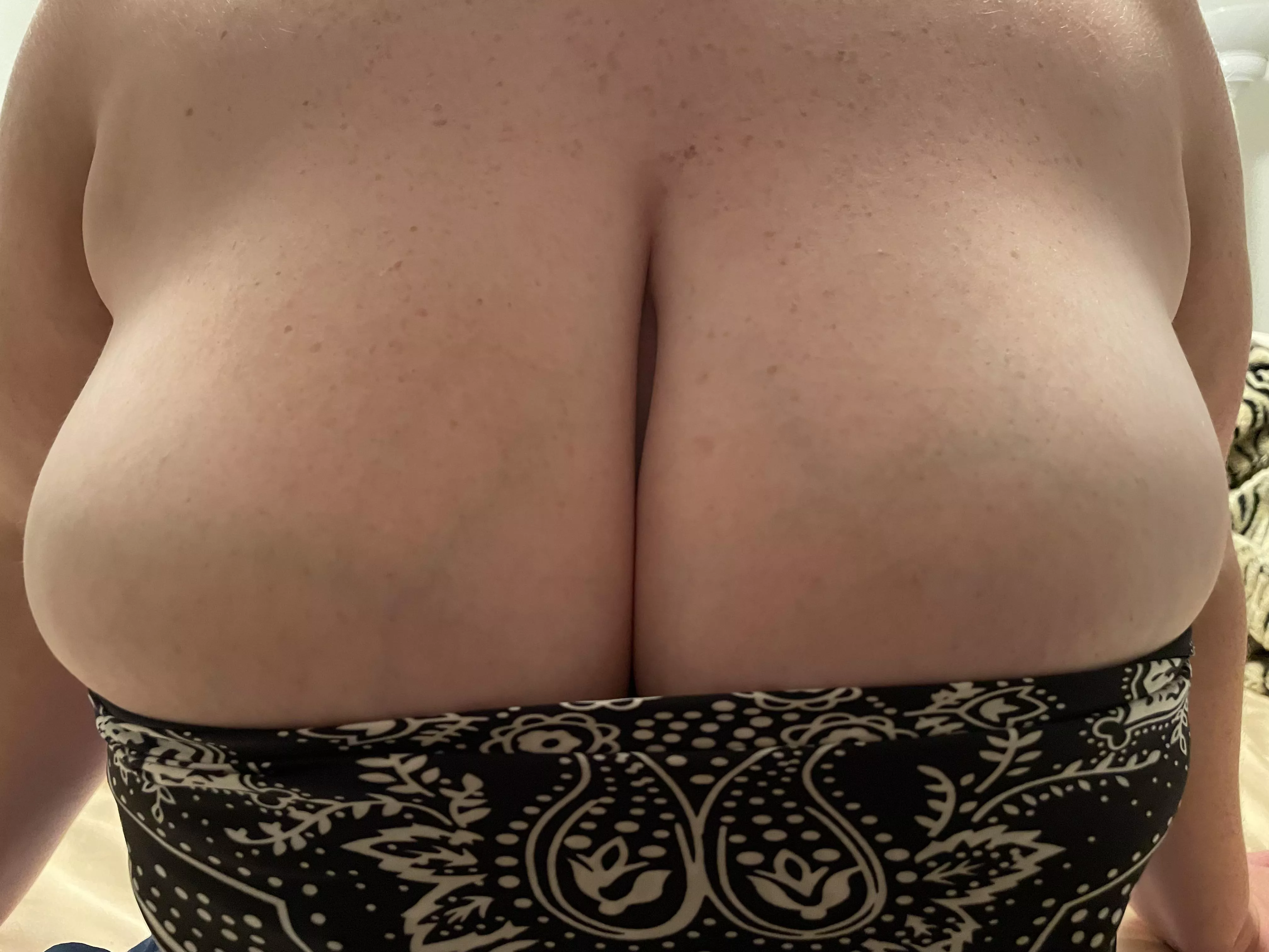 They just wanna bust out so badly! 🥵