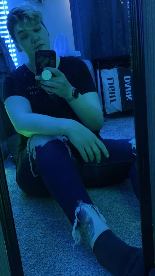 This lighting always makes me feel hot 🥵🤍