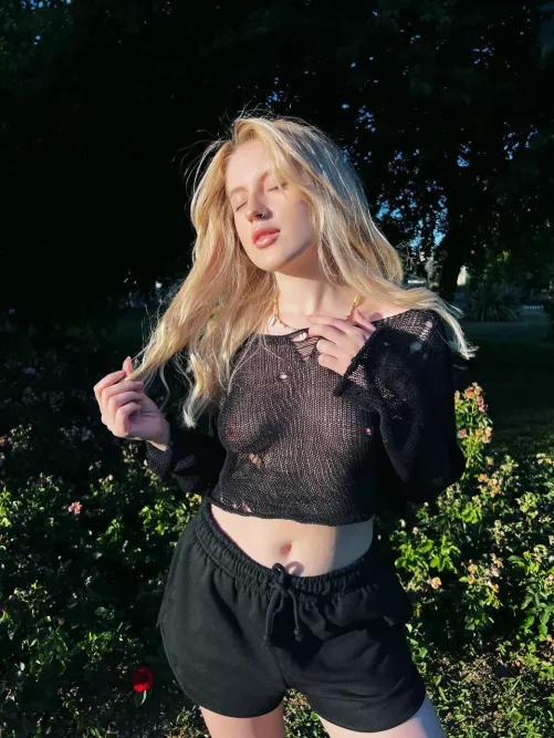 today all passers-by saw my nipples