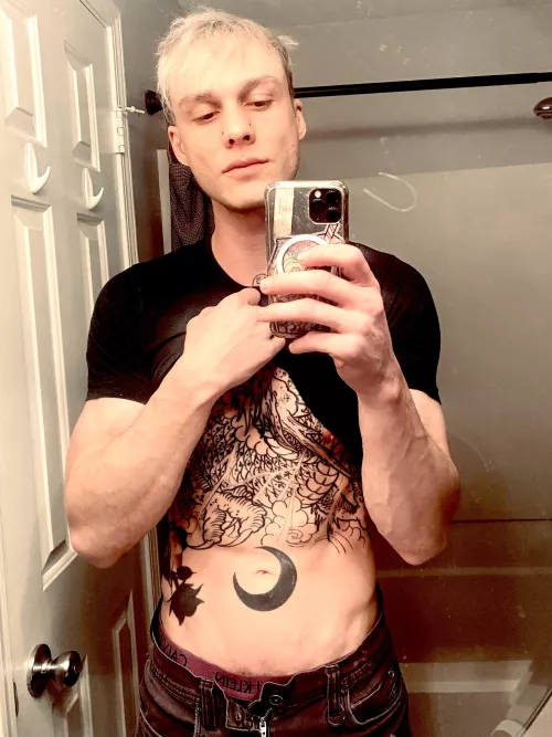 Veins everywhere 😳