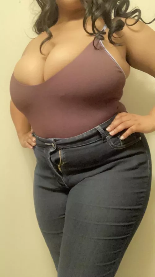 Wanna burry your face in my tits? F19