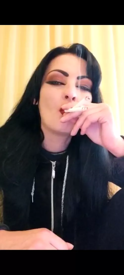 Why i cant add video in here ?