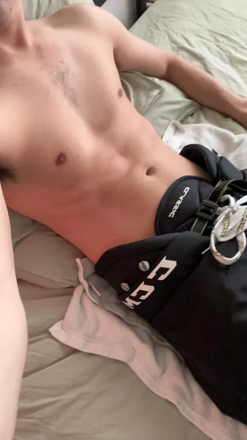 22 horny hockey boy, looking for slim/fit guys add me with a pic mdeso10