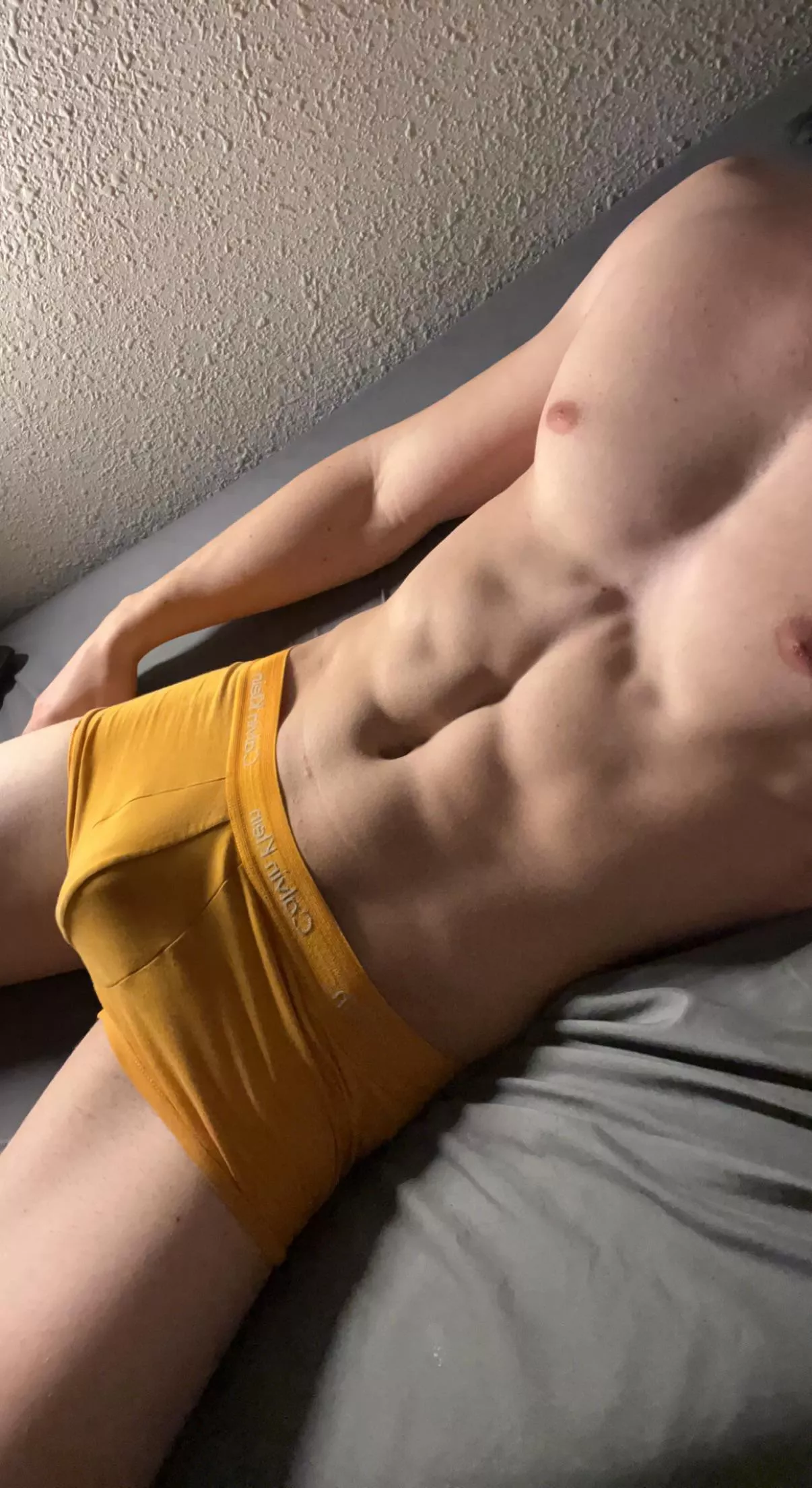23 us. Hot guys dm a pic for snap ;)