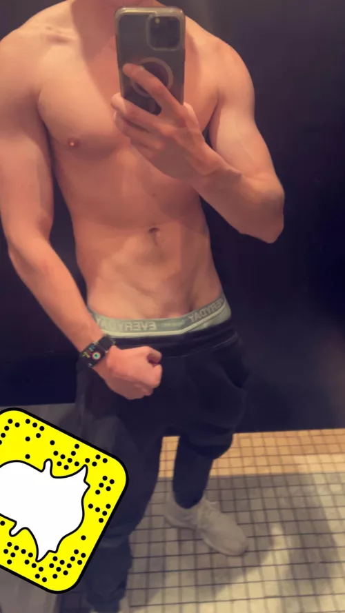 25 6”4 BWC Fit Stud looking for Fit/Slim shaved+++ BWC+