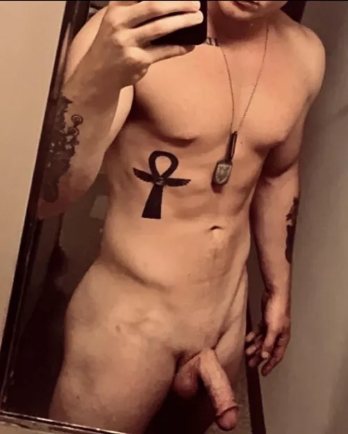 27M experienced bull for hotwife or mfm