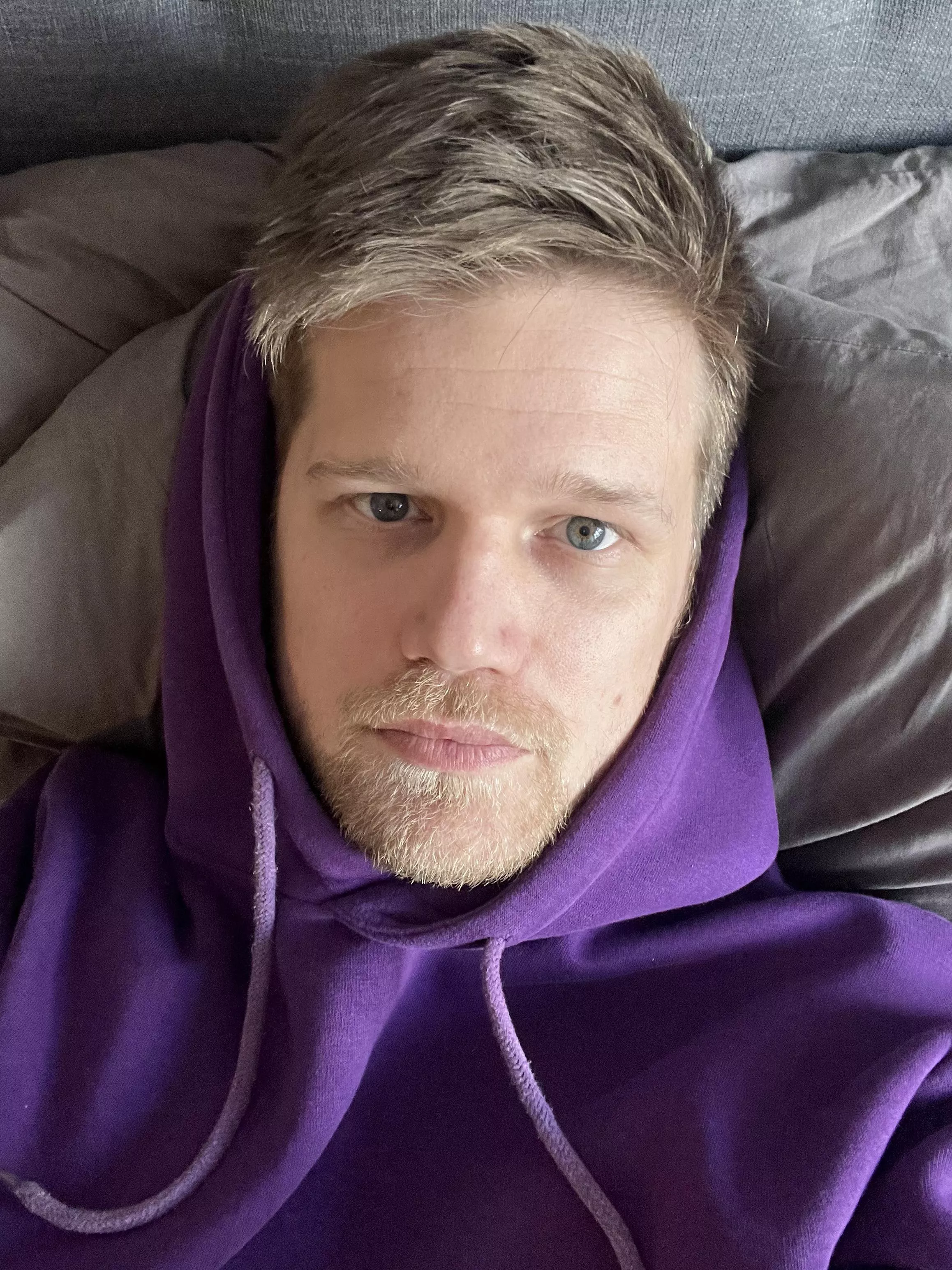 [33] wanna cuddle bro? Dm