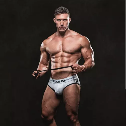 33M Visiting Miami area for 2 weeks