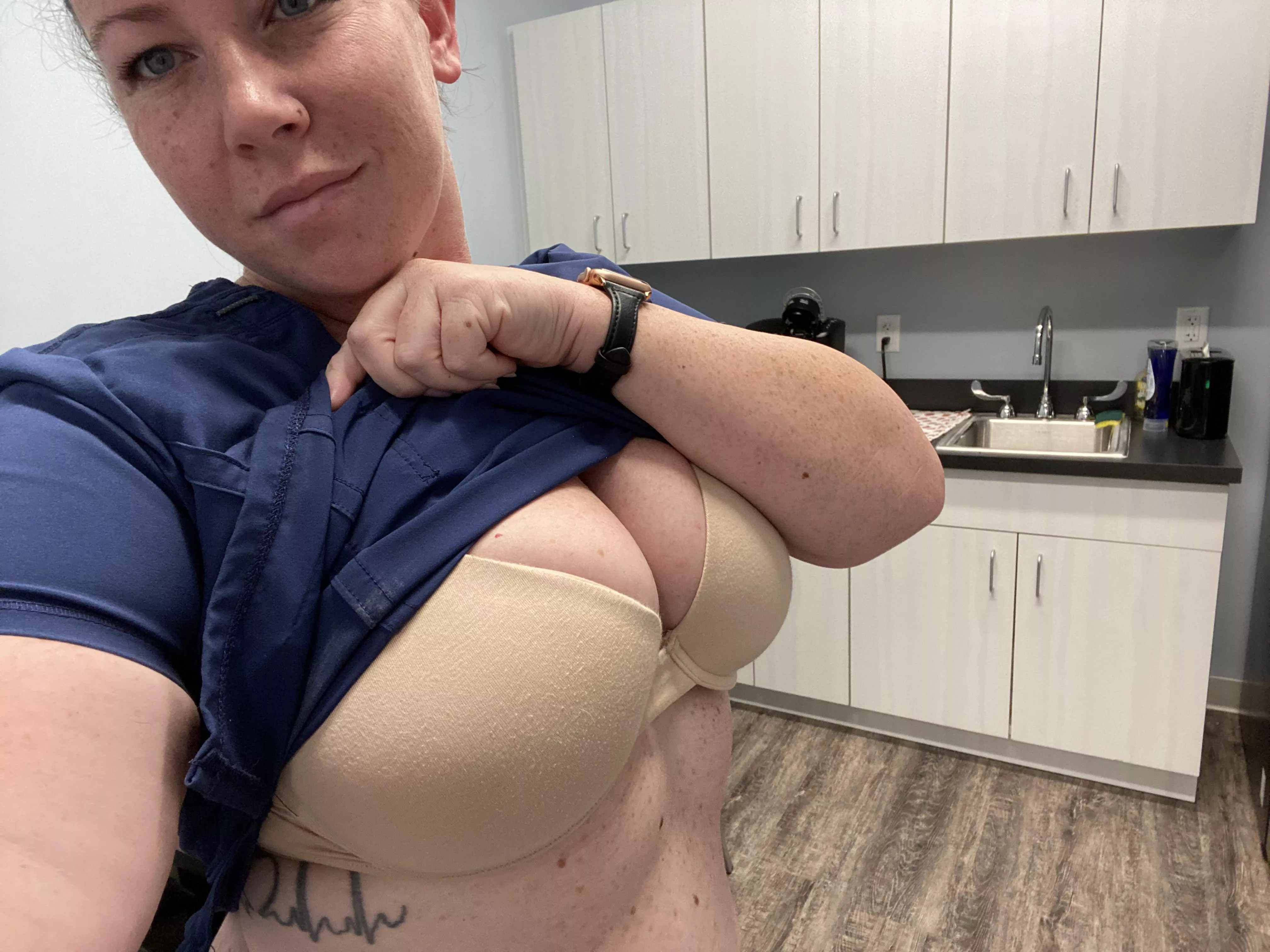 A quick break room selfie in my scrubs