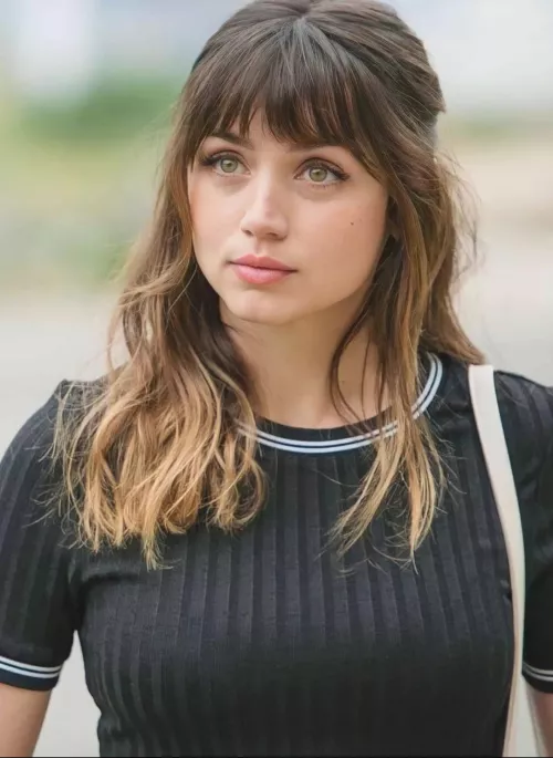 Ana de Armas is cute as a button