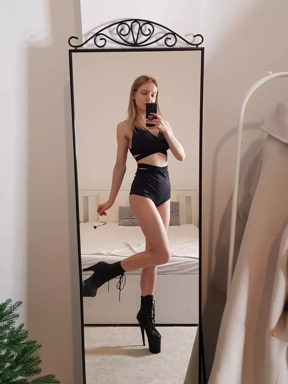 before pole-dance training