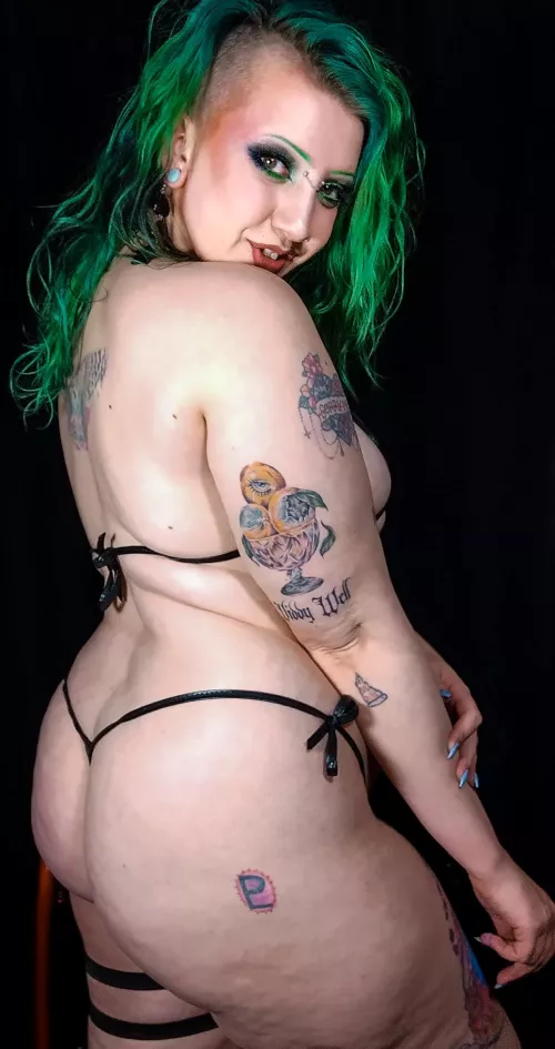 big booty emo whore 🖤