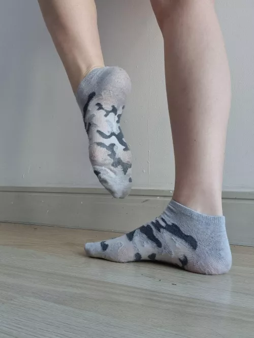 Can anyone find my missing feet? 🥺