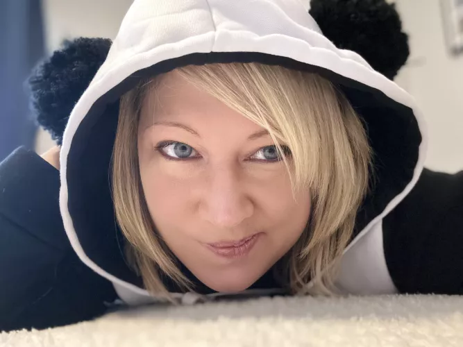 Can just a cute silly blonde post?