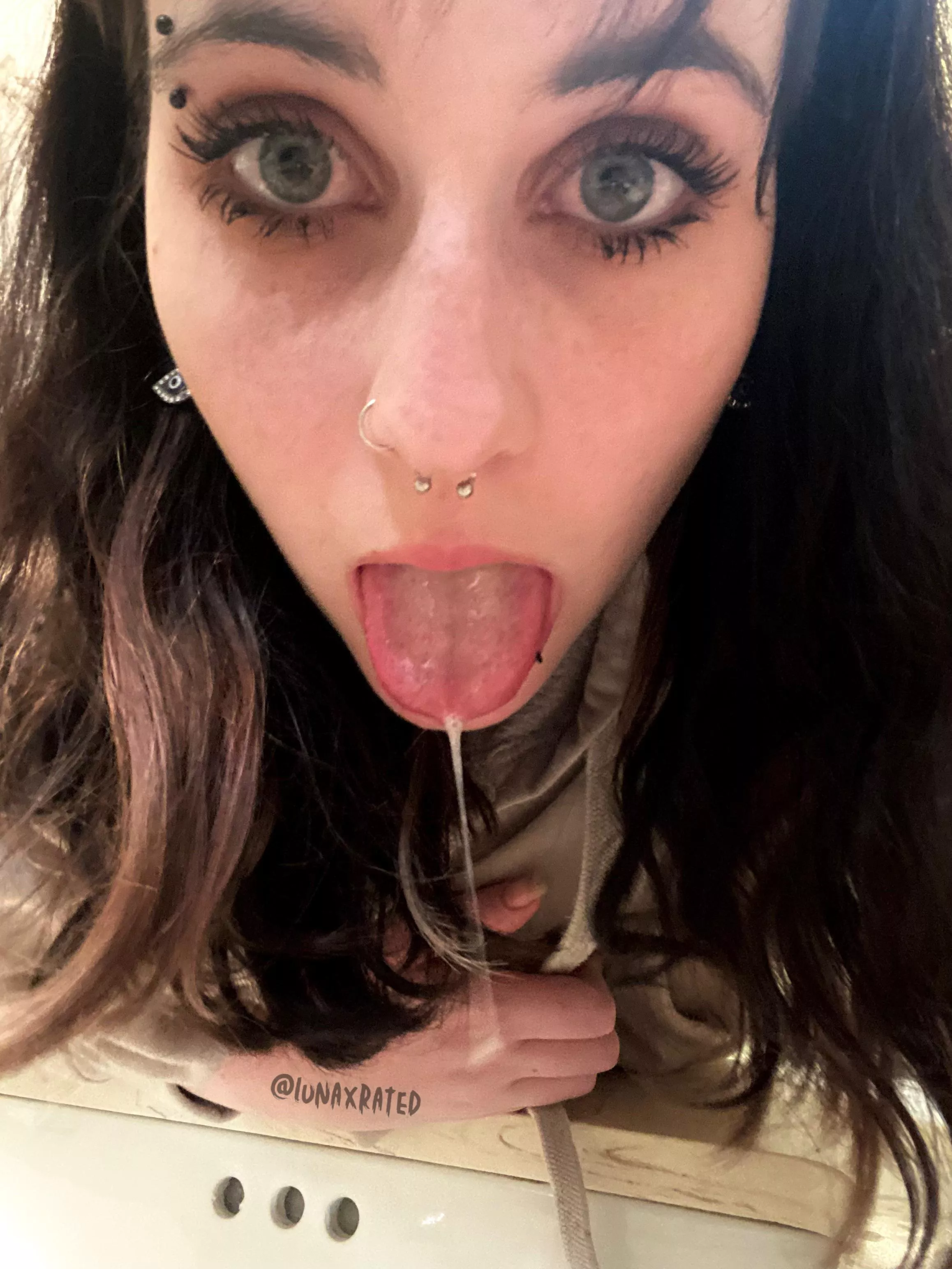 Cum all over my face [oc]