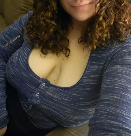 Curly hair and cleavage, what's not to like?