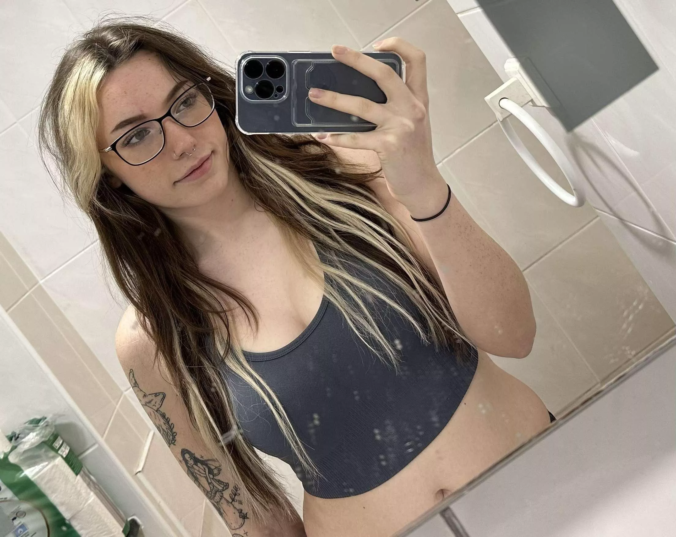 Dirty mirror = dirty girl