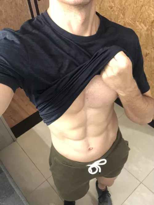 Forearms and abs 😈