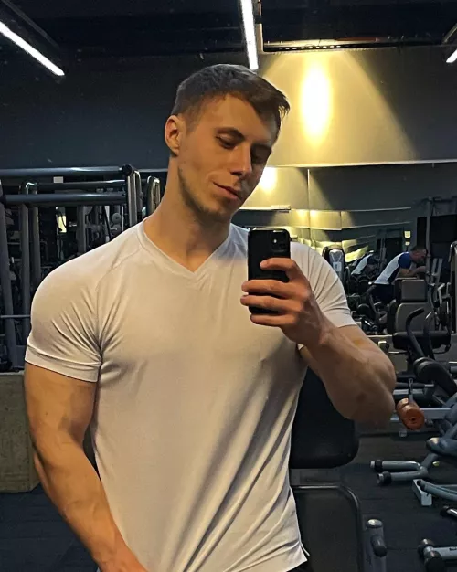 Good light in the gym, half the success in sports 😅