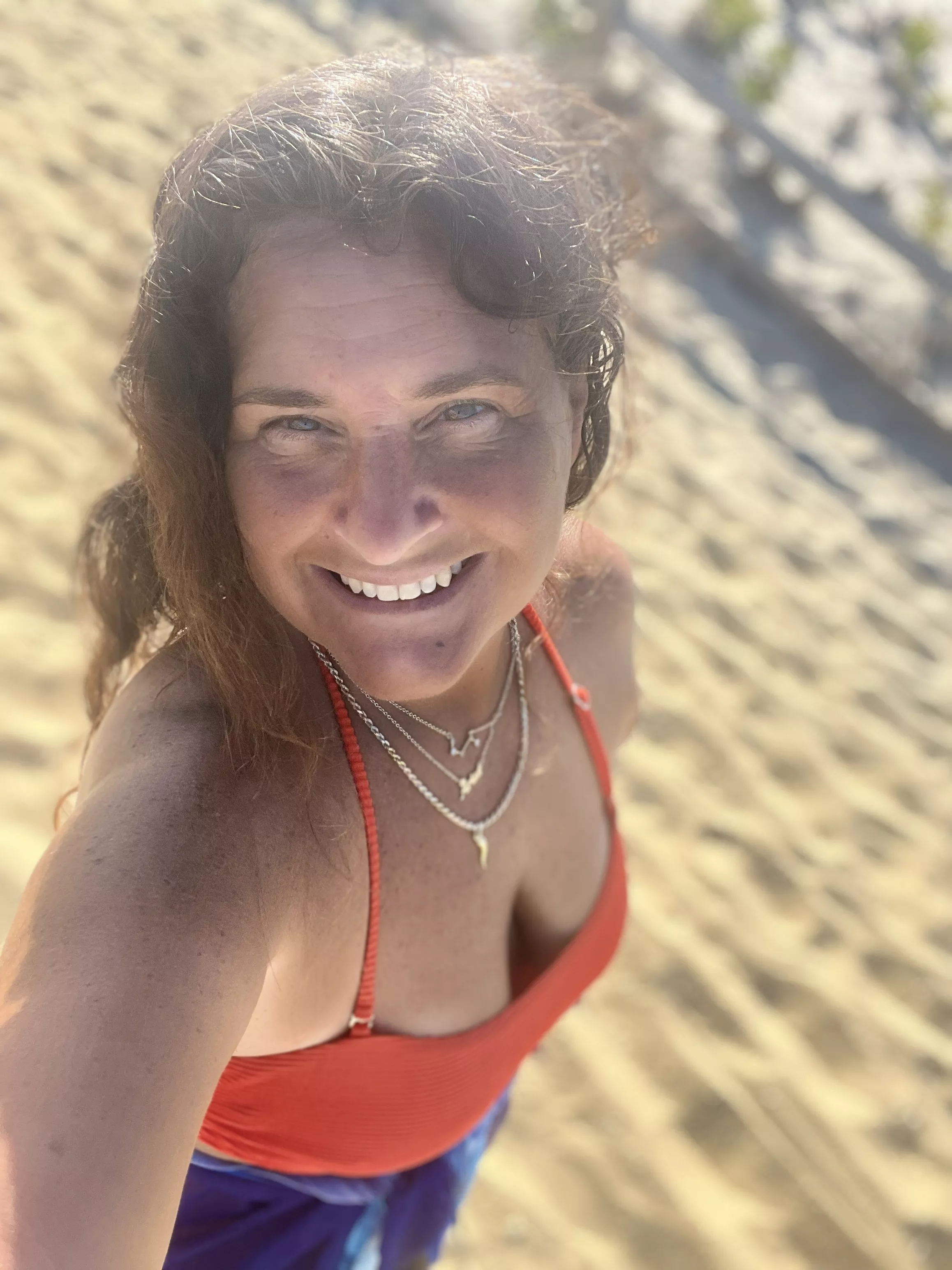 I'm a 52 YO GILF from New Jersey, here to brighten your day and start it off with positive vibes!