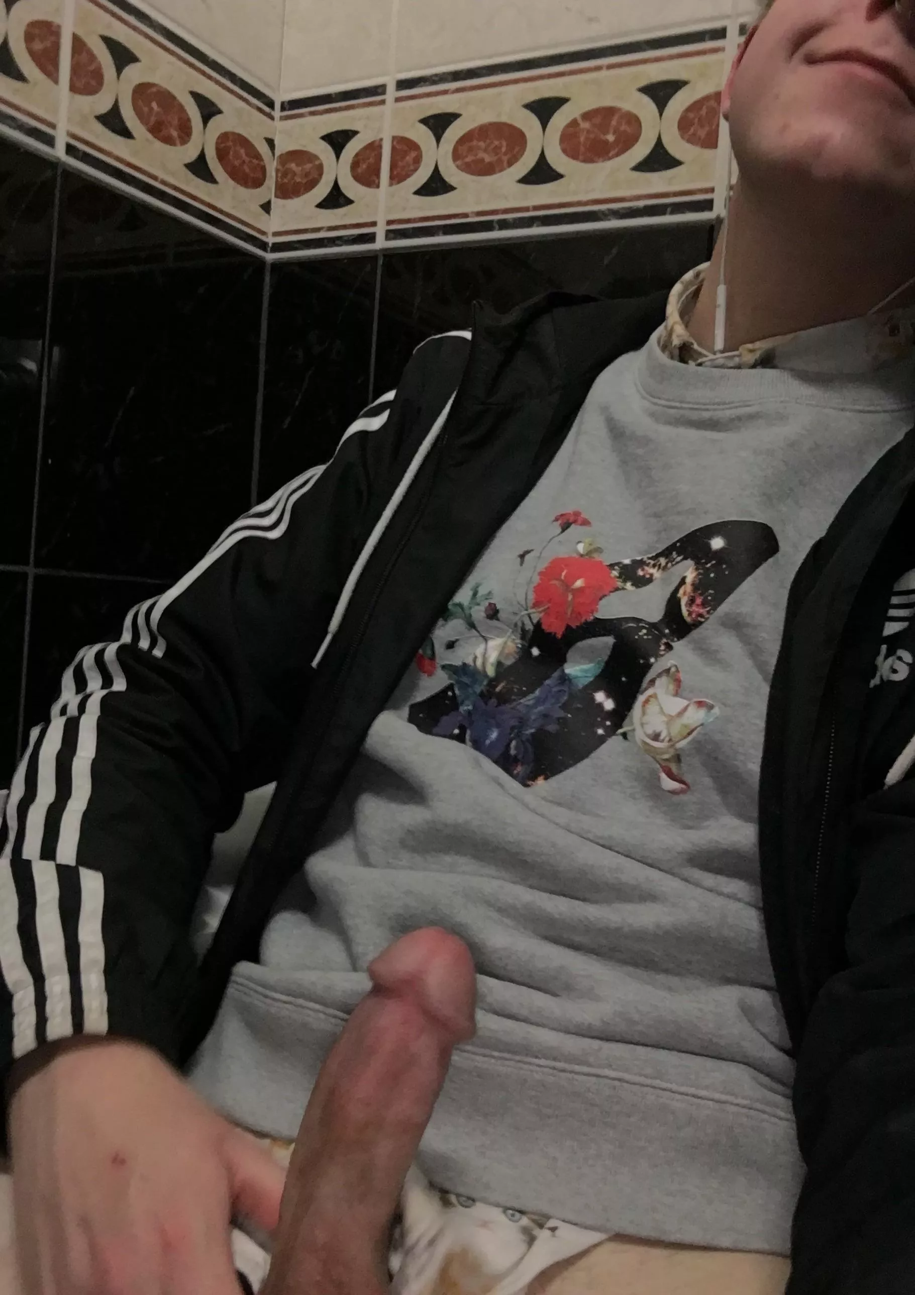 Is a selfie in the bathroom at bar good enough to post here? 🤔😚