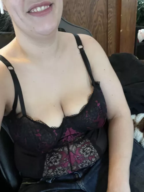 It’s MILF Monday and I’m fucking sexy, don’t you agree?