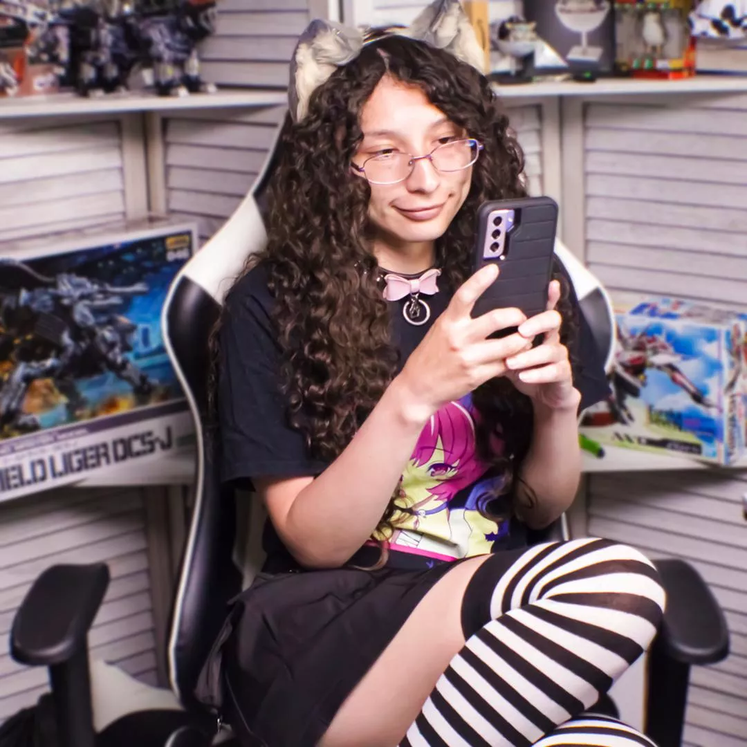 Just a hang out in bed and surf the socials type of day