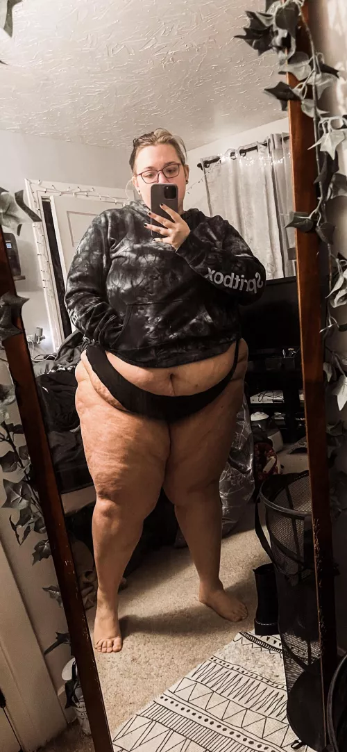 Just wanted to say hi and that my curves and I are still alive 😘