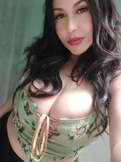 This corset is perfect for the spring season 🌷