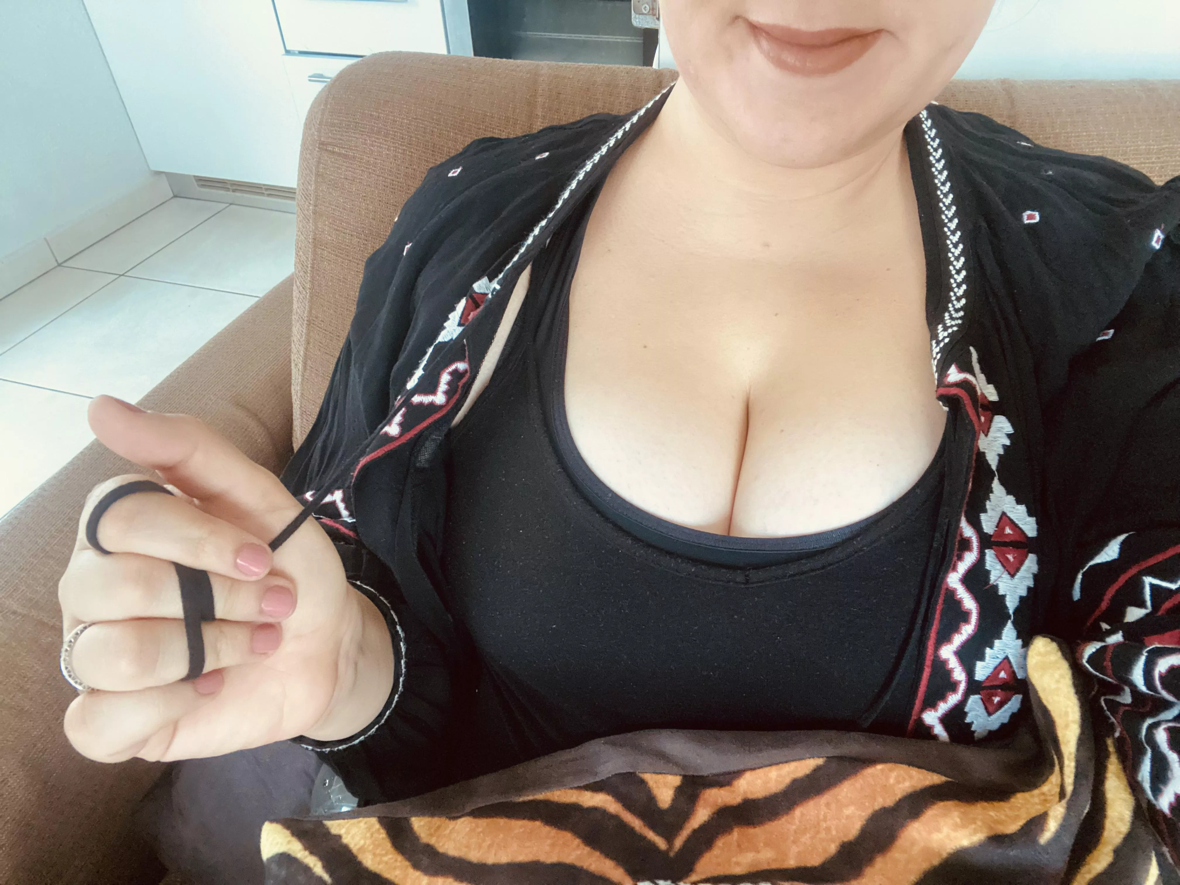 This married woman wants to fuck your husband. I want to be his little cum slut. ☺️