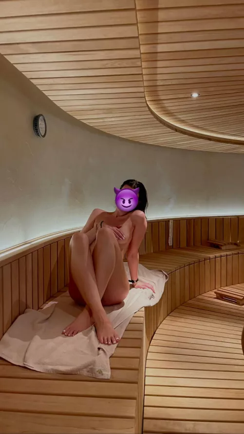 Wanna lick my sweaty toe?🥵💦