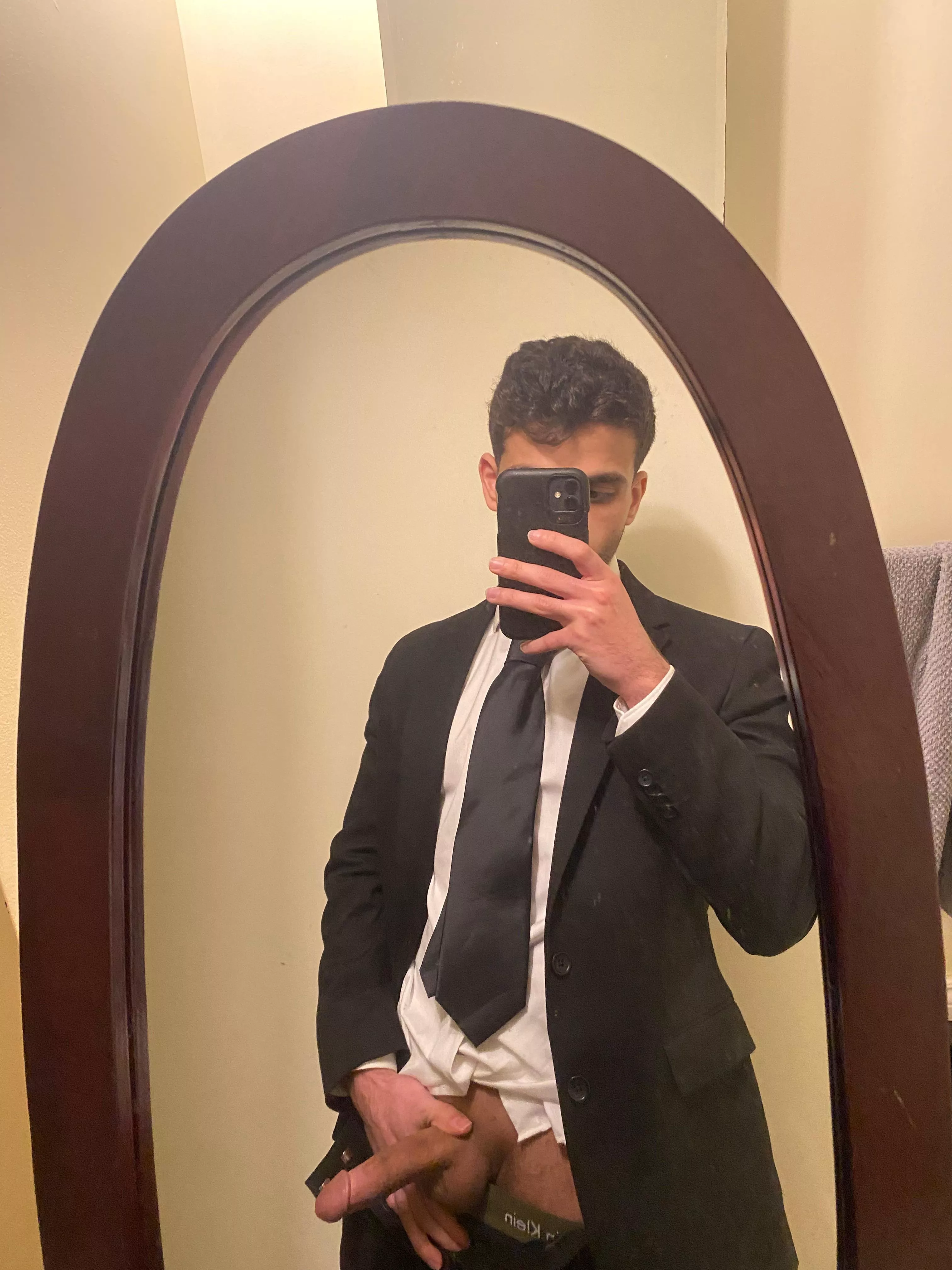 who wants to be [m]y date?