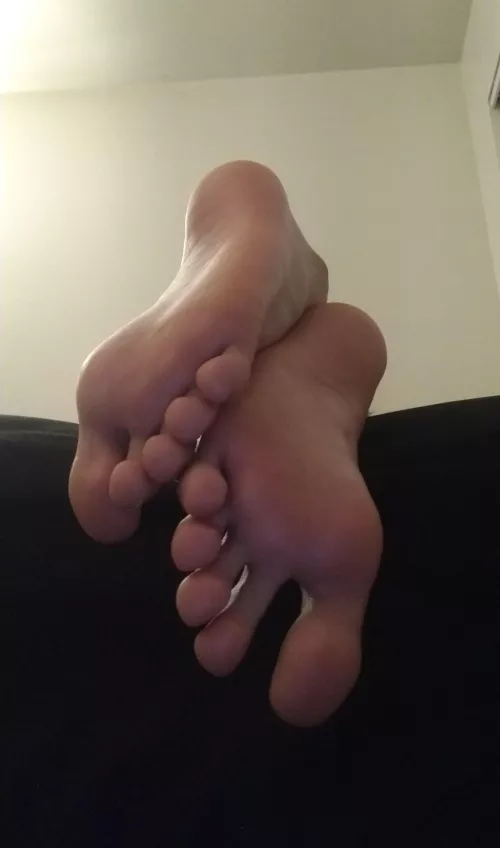 18 come milk urself to my straight boy soles on vidcall. I love hearing your moans as you cum. SC: peteteen