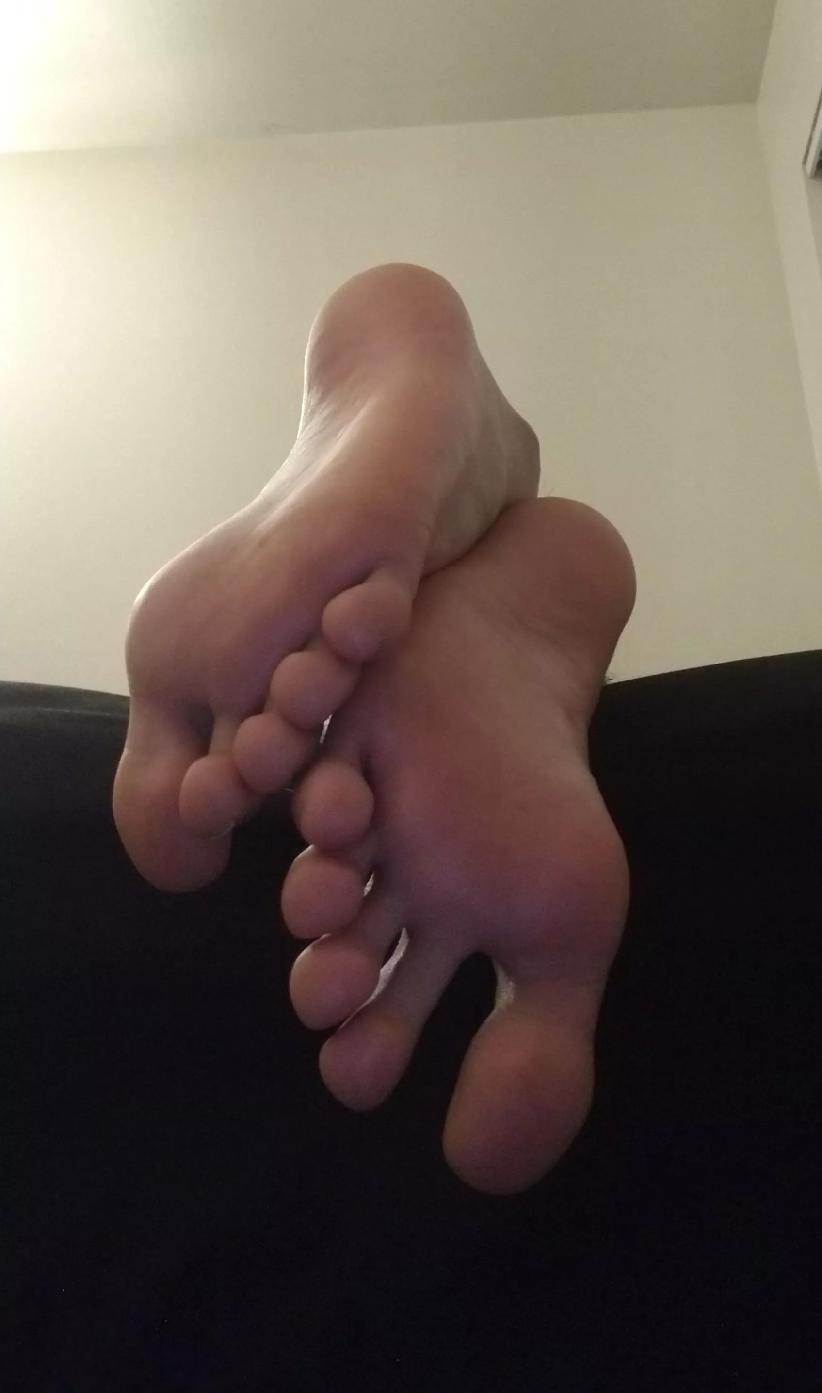 18 come milk urself to my straight boy soles on vidcall. I love hearing your moans as you cum. SC: peteteen
